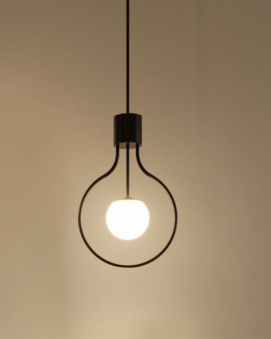 Shell pendant light with seashell inspired elegant curves and soft light مصباح معلق شيل بانحناءات أنيقة مستوحاة من المحار مع اضاءة ناعمة