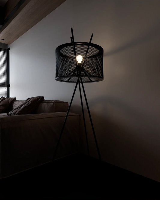 Spin floor lamp with dynamic curved elements casting creative shadows مصباح أرضي سبين بعناصر منحنية ديناميكية تلقي ظلالاً إبداعية