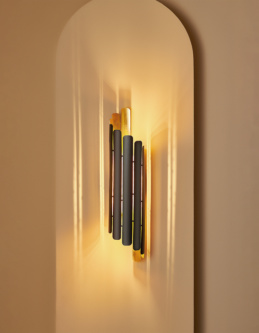 Tempo spiral wall lamp with sculptural black and gold spiral design on modern wall / مصباح حائط حلزوني بتصميم فني باللونين الأسود والذهبي على حائط عصري