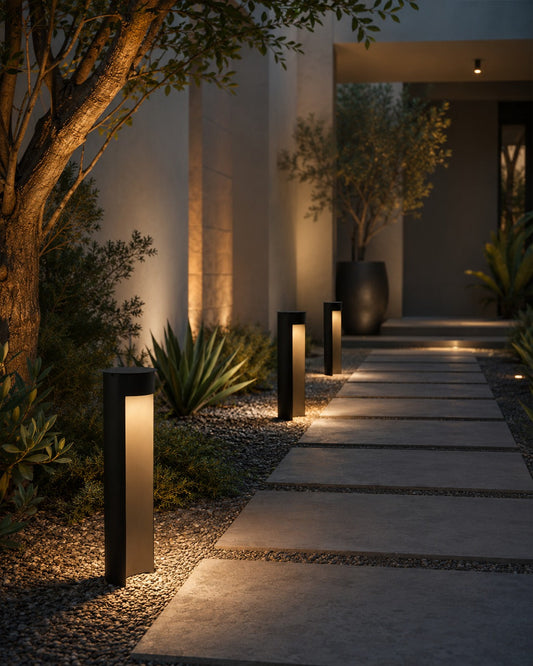 Dwindle Floor Lamp – Modern Outdoor Stainless Steel Lighting