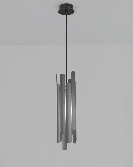 Tempo pendant lamp with vertical sculptural form providing warm ambient light / مصباح معلق تيمبو بتصميم نحتي عمودي يوفّر إضاءة محيطية دافئة