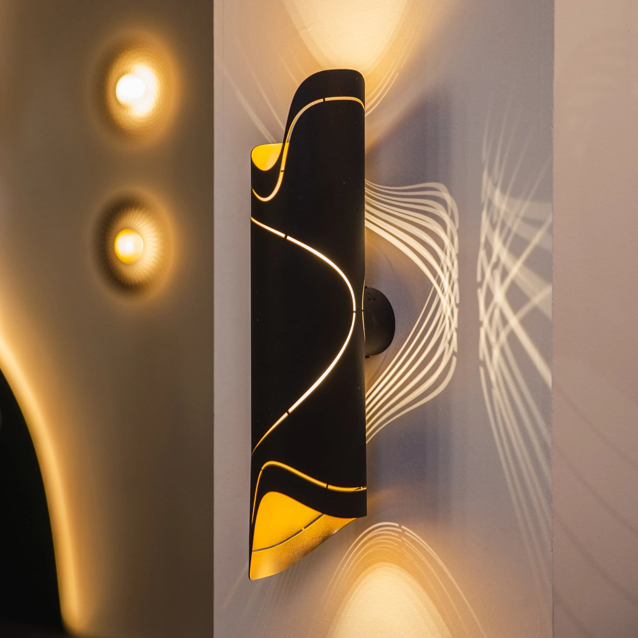 Waves Wall Lamp