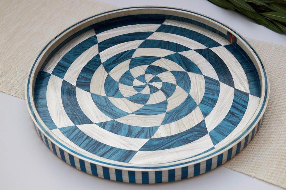 Wave after wave Round Tray