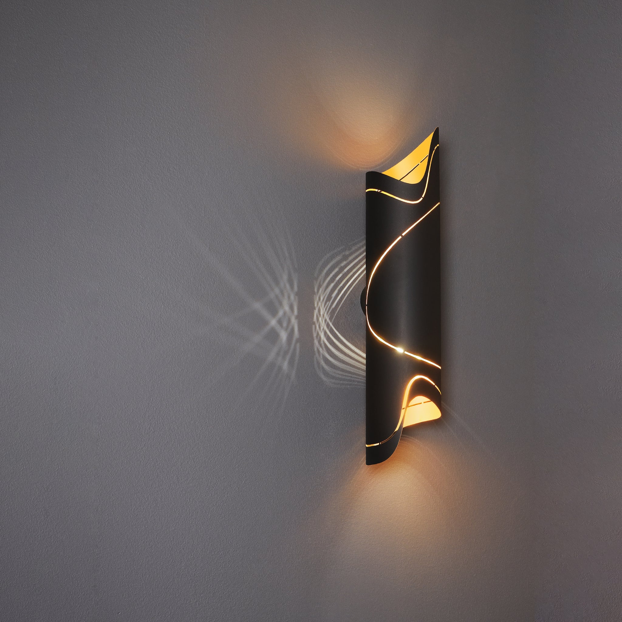 Waves Wall Lamp