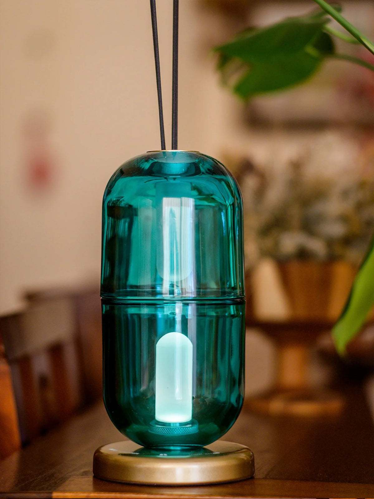 Cartouche Table Lamp product view 9, table lamp with a sculptural interpretation of Egyptian design | أباجورة كارتوش، صورة رقم 9، بزجاج منفوخ وقاعدة معدنية