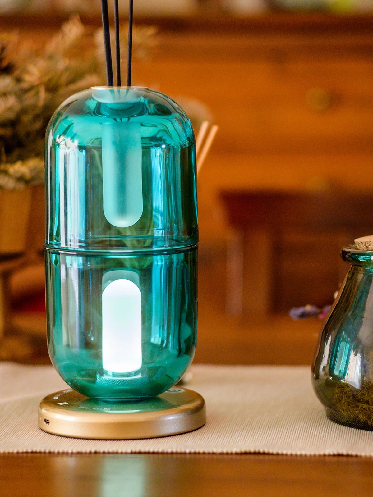Cartouche Table Lamp product view 13, table lamp with a sculptural interpretation of Egyptian design | أباجورة كارتوش، صورة رقم 13، بزجاج منفوخ وقاعدة معدنية