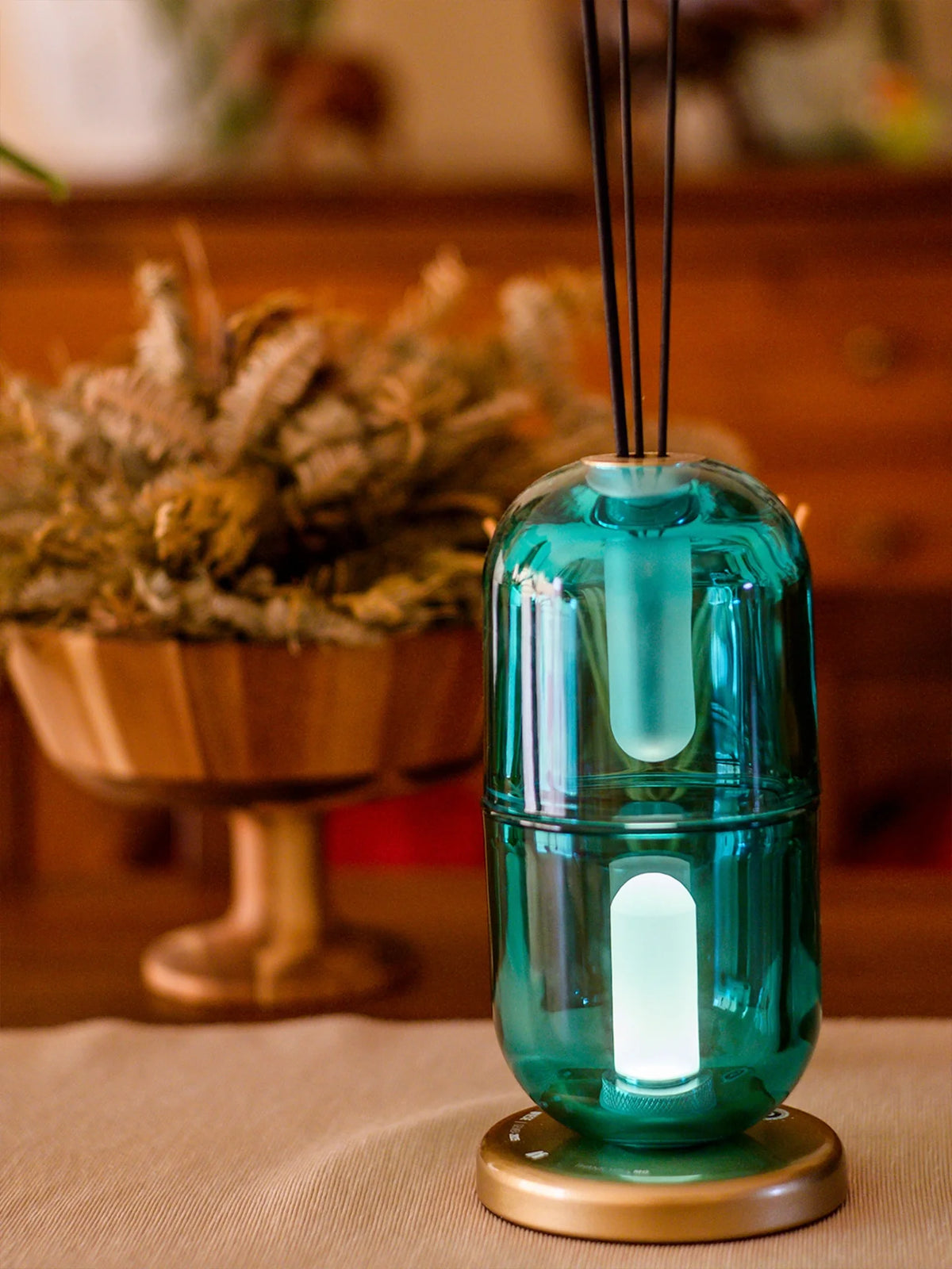 Cartouche Table Lamp product view 11, table lamp with a sculptural interpretation of Egyptian design | أباجورة كارتوش، صورة رقم 11، بزجاج منفوخ وقاعدة معدنية