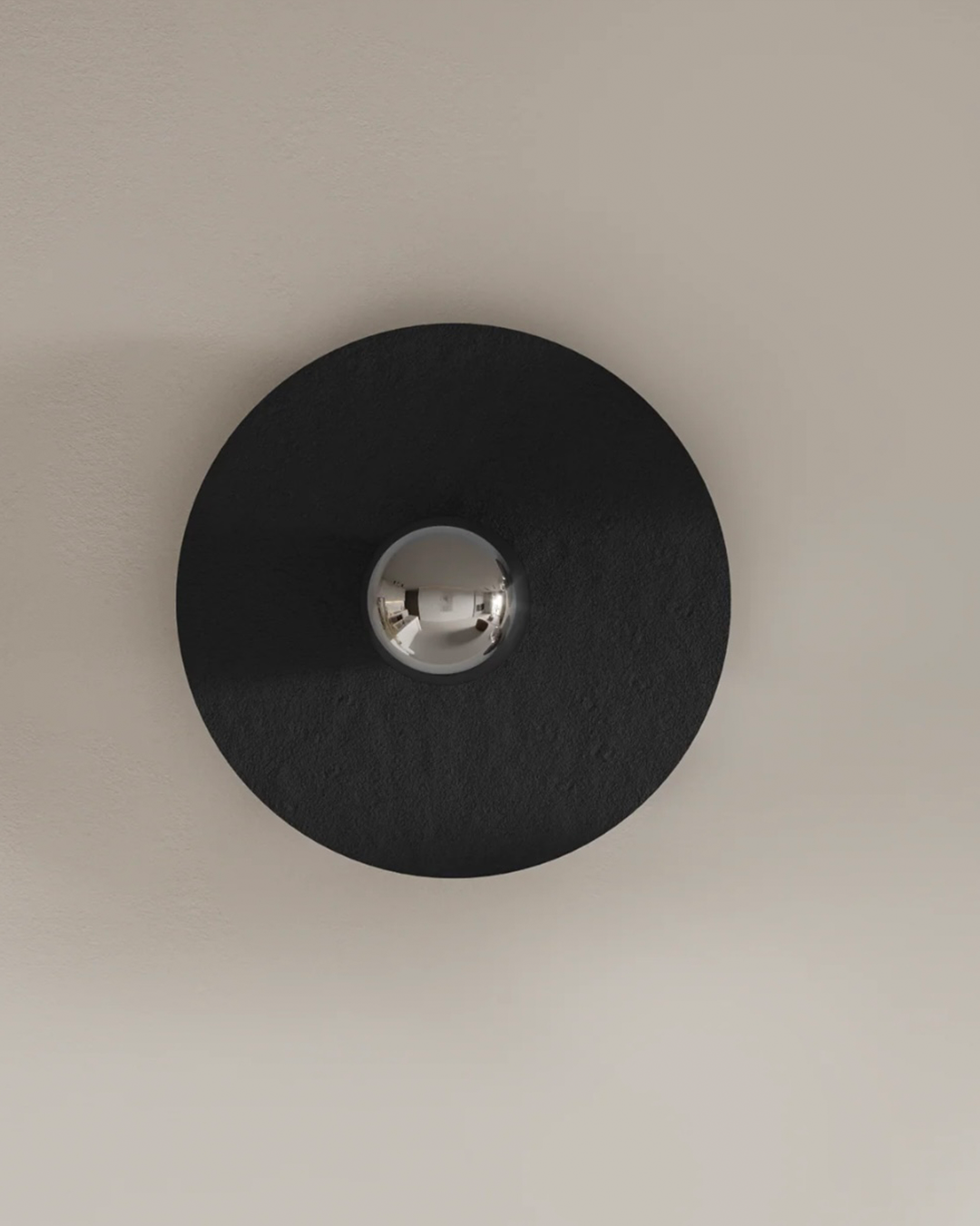 Troika wall lamp with triple harmony decorative design and ambient glow مصباح جداري ترويكا بتصميم زخرفي متناغم ثلاثي مع توهج إضاءة محيطي