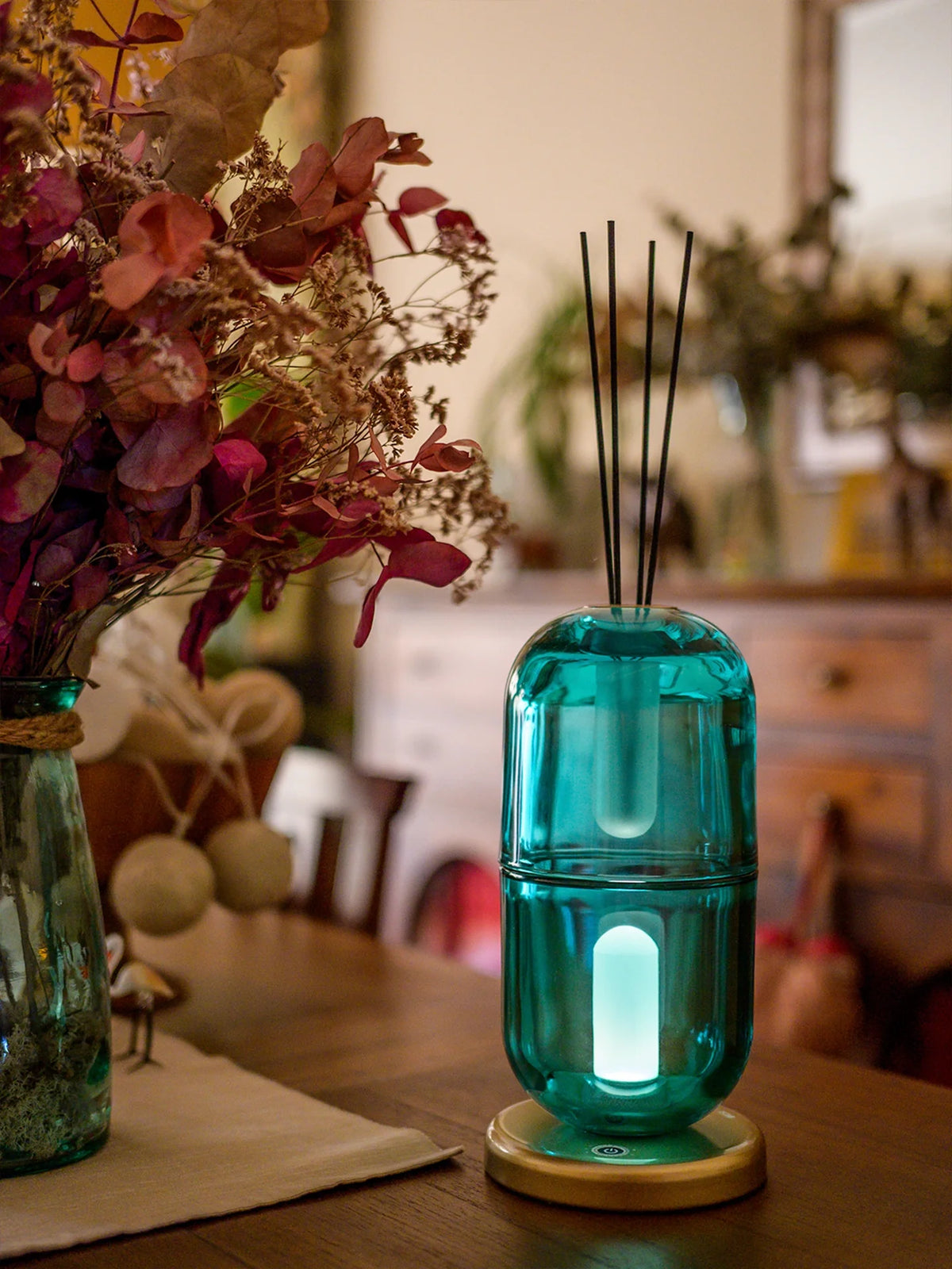 Cartouche Table Lamp product view 14, table lamp with a sculptural interpretation of Egyptian design | أباجورة كارتوش، صورة رقم 14، بزجاج منفوخ وقاعدة معدنية