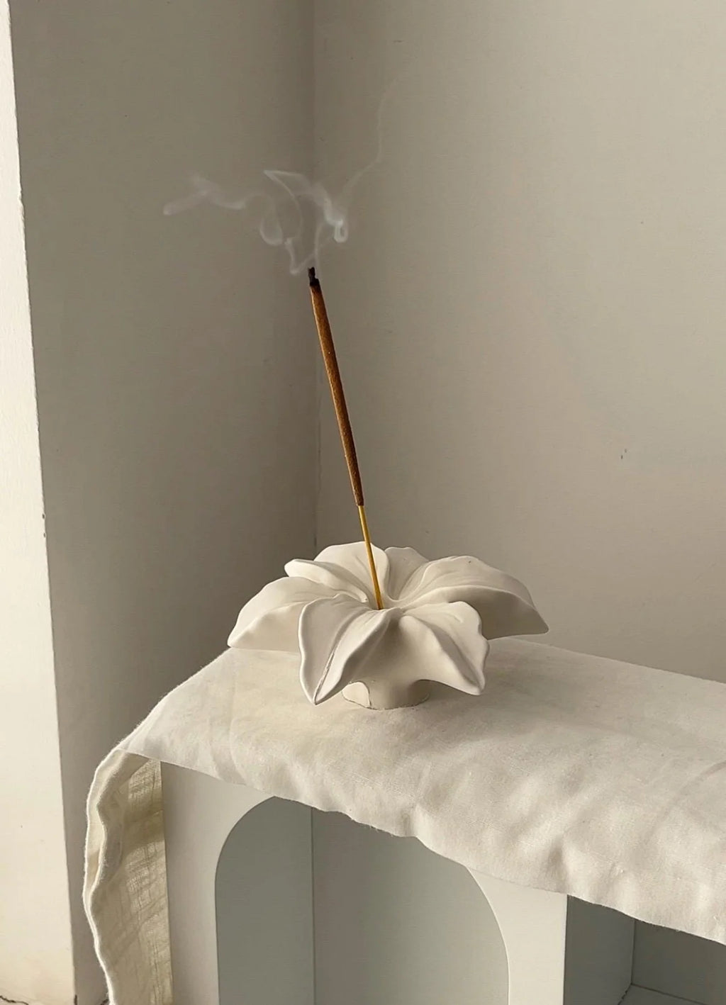 Lilly Incense Holder