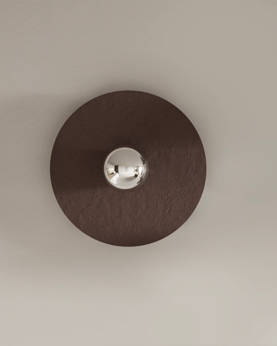 Troika wall lamp with triple harmony decorative design and ambient glow مصباح جداري ترويكا بتصميم زخرفي متناغم ثلاثي مع توهج إضاءة محيطي