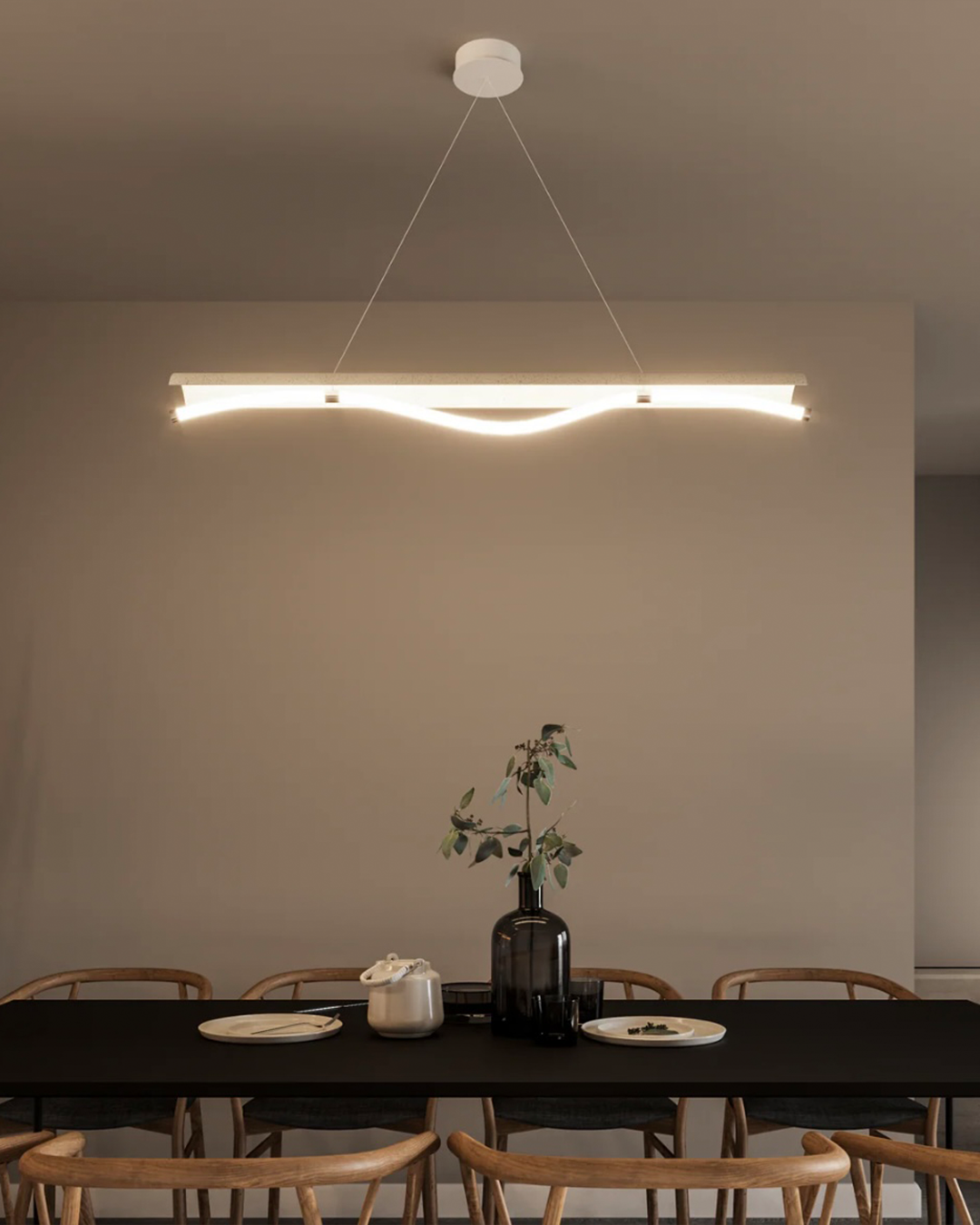 Stream pendant lamp with flowing flexible form creating soft ambient glow مصباح معلق ستريم بتصميم متدفق مرن يخلق إضاءة محيطية ناعمة