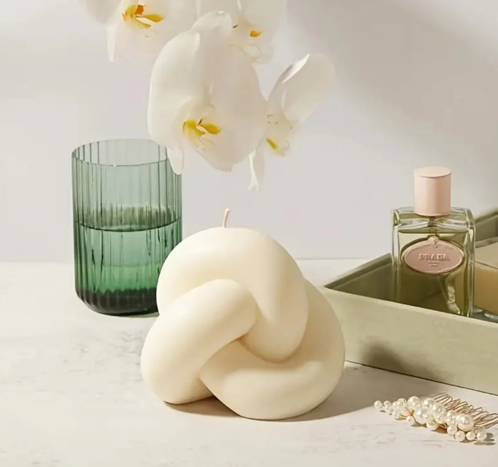 Large Knot Candle