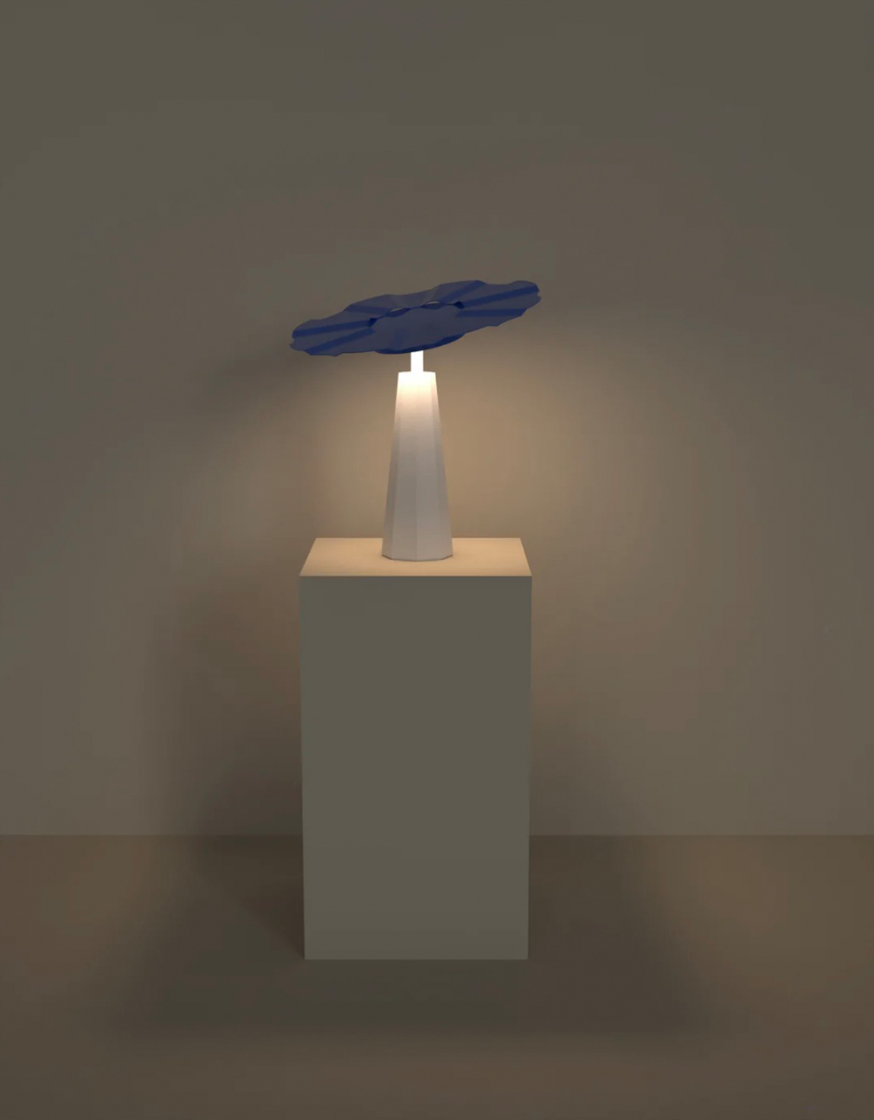Sunbrella table lamp with coastal beach umbrella inspired design and warm light مصباح طاولة صنبريلا بتصميم مستوحى من مظلة الشاطئ مع اضاءة دافئة
