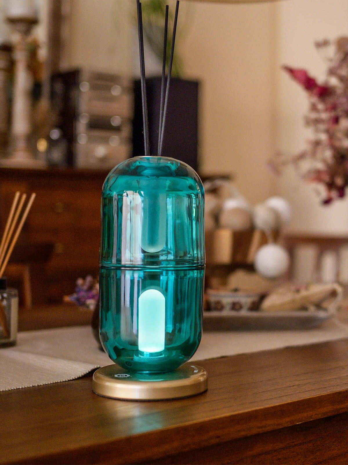 Cartouche Table Lamp product view 15, table lamp with a sculptural interpretation of Egyptian design | أباجورة كارتوش، صورة رقم 15، بزجاج منفوخ وقاعدة معدنية