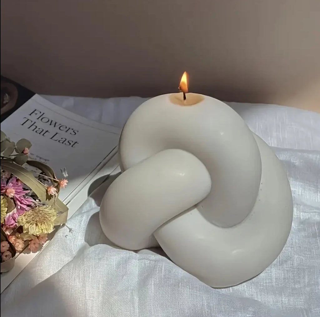 Large Knot Candle