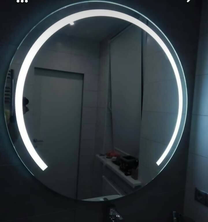 M31- Aesthetic Modern Mirror With Lighting And Touch Switch