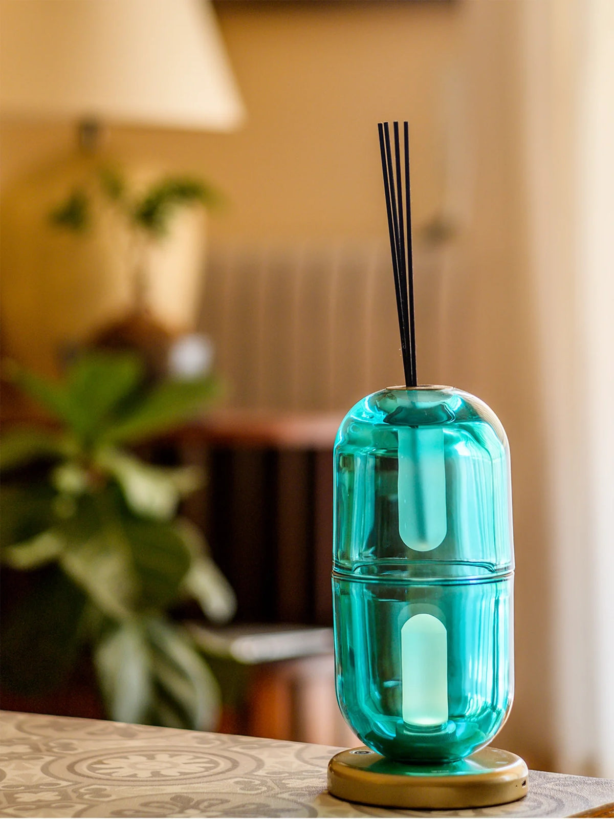 Cartouche Table Lamp product view 8, table lamp with a sculptural interpretation of Egyptian design | أباجورة كارتوش، صورة رقم 8، بزجاج منفوخ وقاعدة معدنية