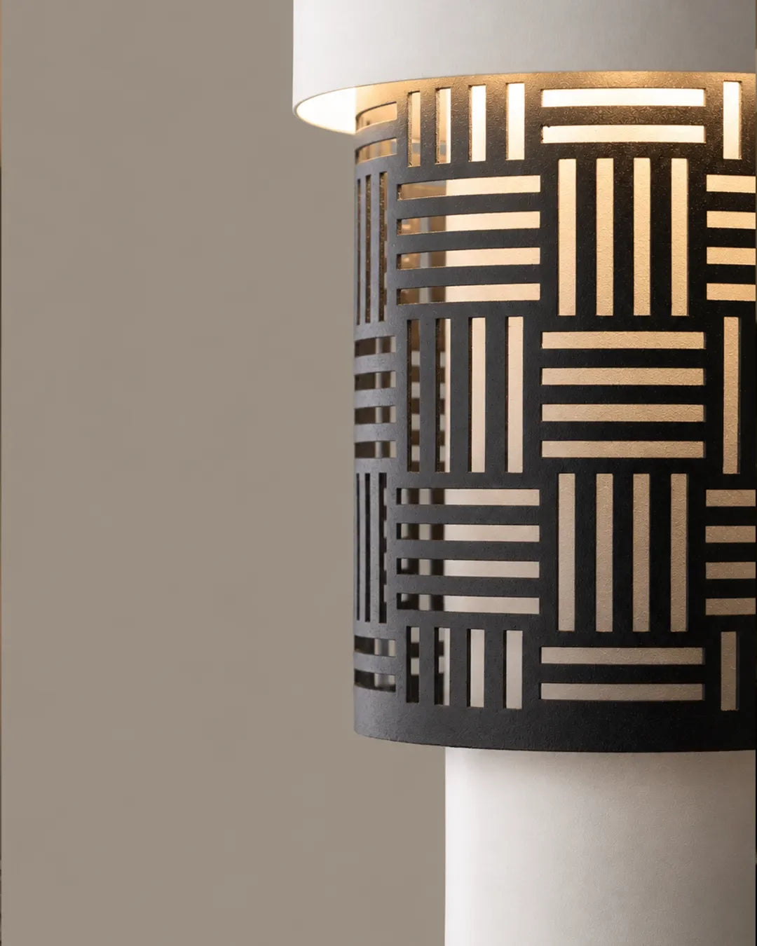 Mellow Pendant close view of its design details, pendant with a calm shape with two contrasting tones | دلاية ميلو، لقطة مقربة لتفاصيل التصميم، لونان