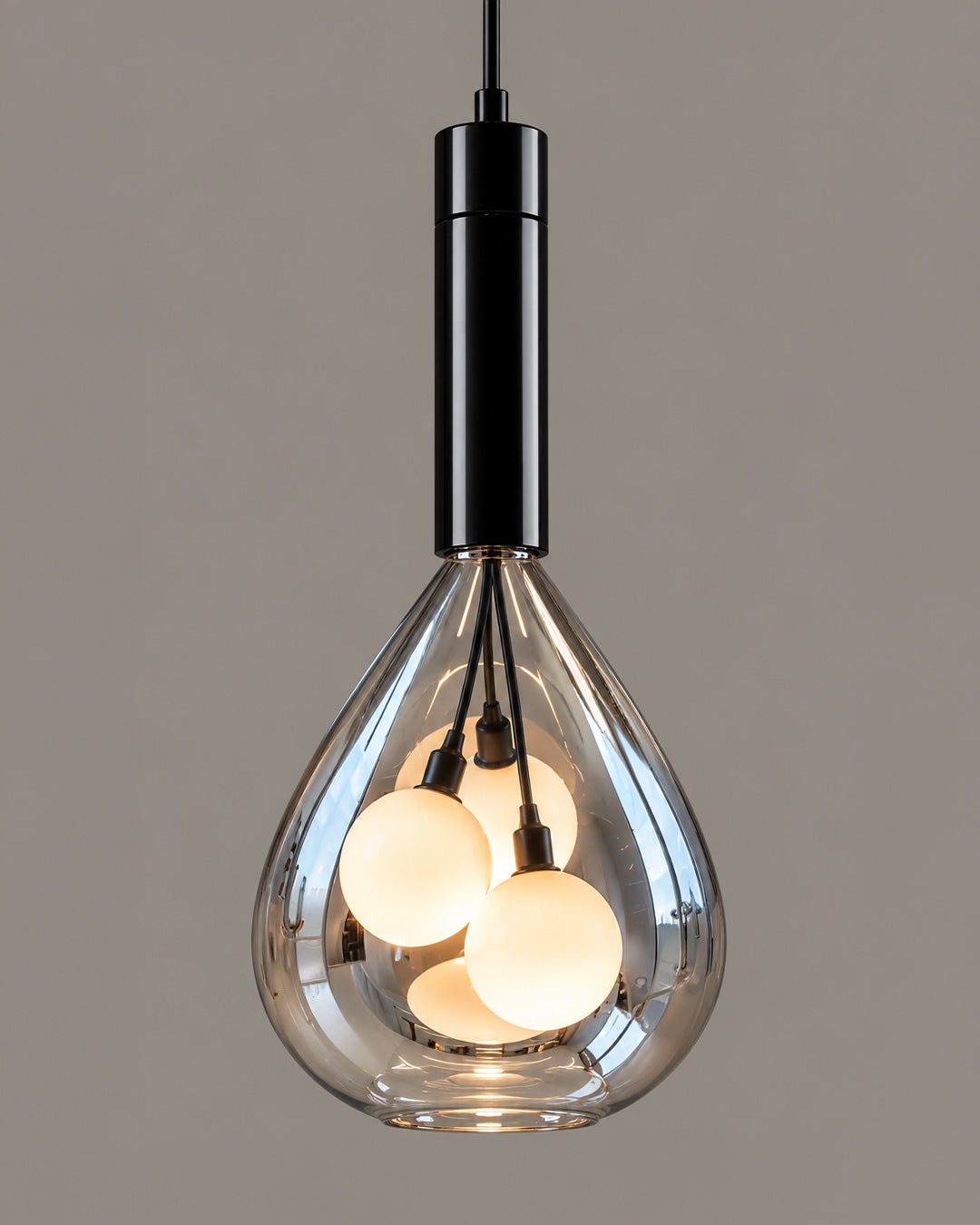 Grappa Pendant with silver chrome teardrop glass, inner light globes and a black upper fitting | دلاية جرابا بزجاج كروم فضي وكرات مضيئة داخلية وجزء علوي أسود