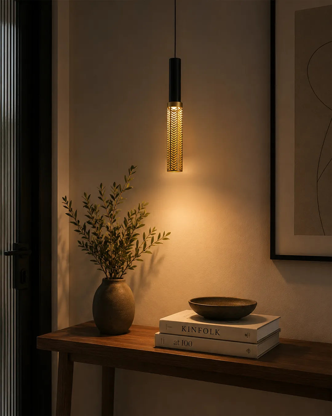 Dew 6 Pendant in a styled interior, pendant with the form and rhythm of dew drops | دلاية ديو 6، داخل مساحة منسقة، ست قطرات مضيئة