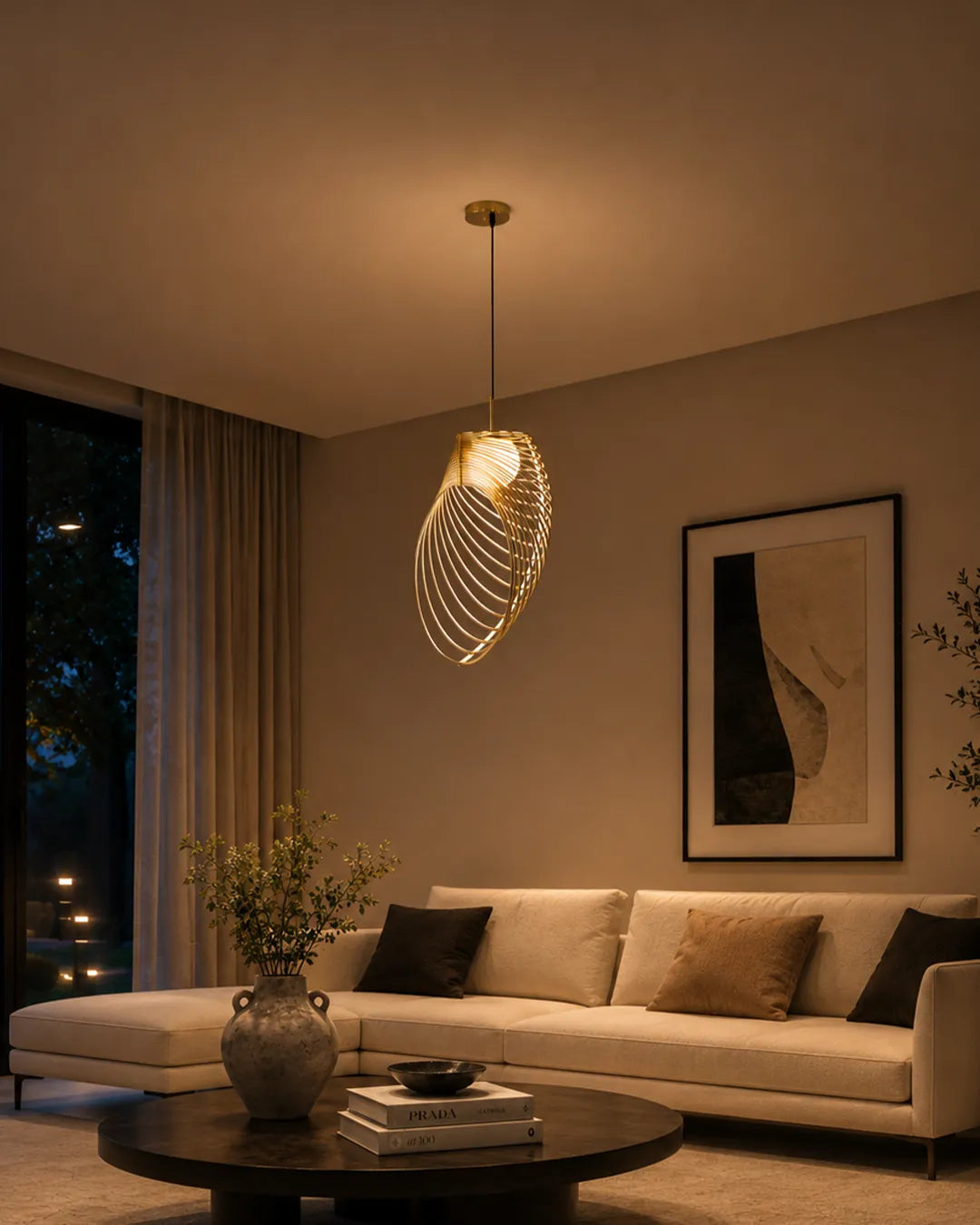 Pearl Pendant in a styled interior, pendant with the delicate form of a seashell | دلاية بيرل، داخل مساحة منسقة، تشطيب ذهبي بشكل صدفة