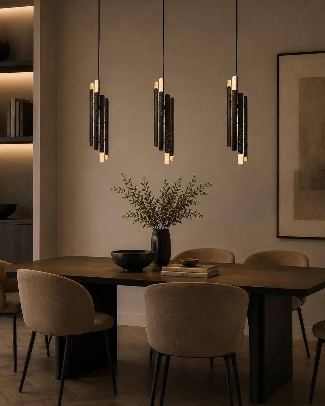 Tempo Spiral Pendant in a styled interior | دلاية تمبو سبيرال، داخل مساحة منسقة، حلزونية بالأسود والذهبي
