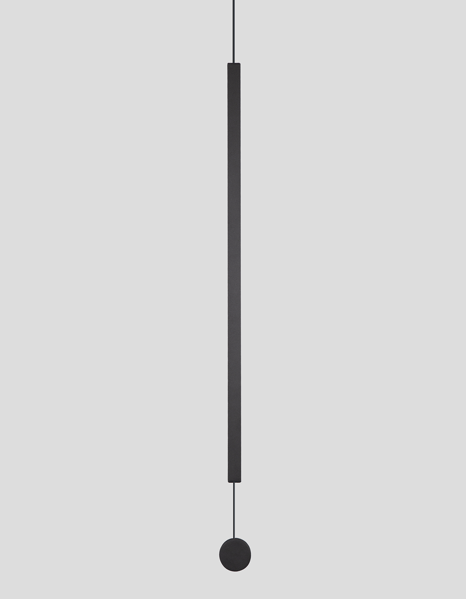 Lines pendant light with slim vertical black design creating warm ambient lighting / إضاءة معلقة بتصميم خطي نحيف باللون الأسود تضيف إضاءة دافئة ولمسة عصرية