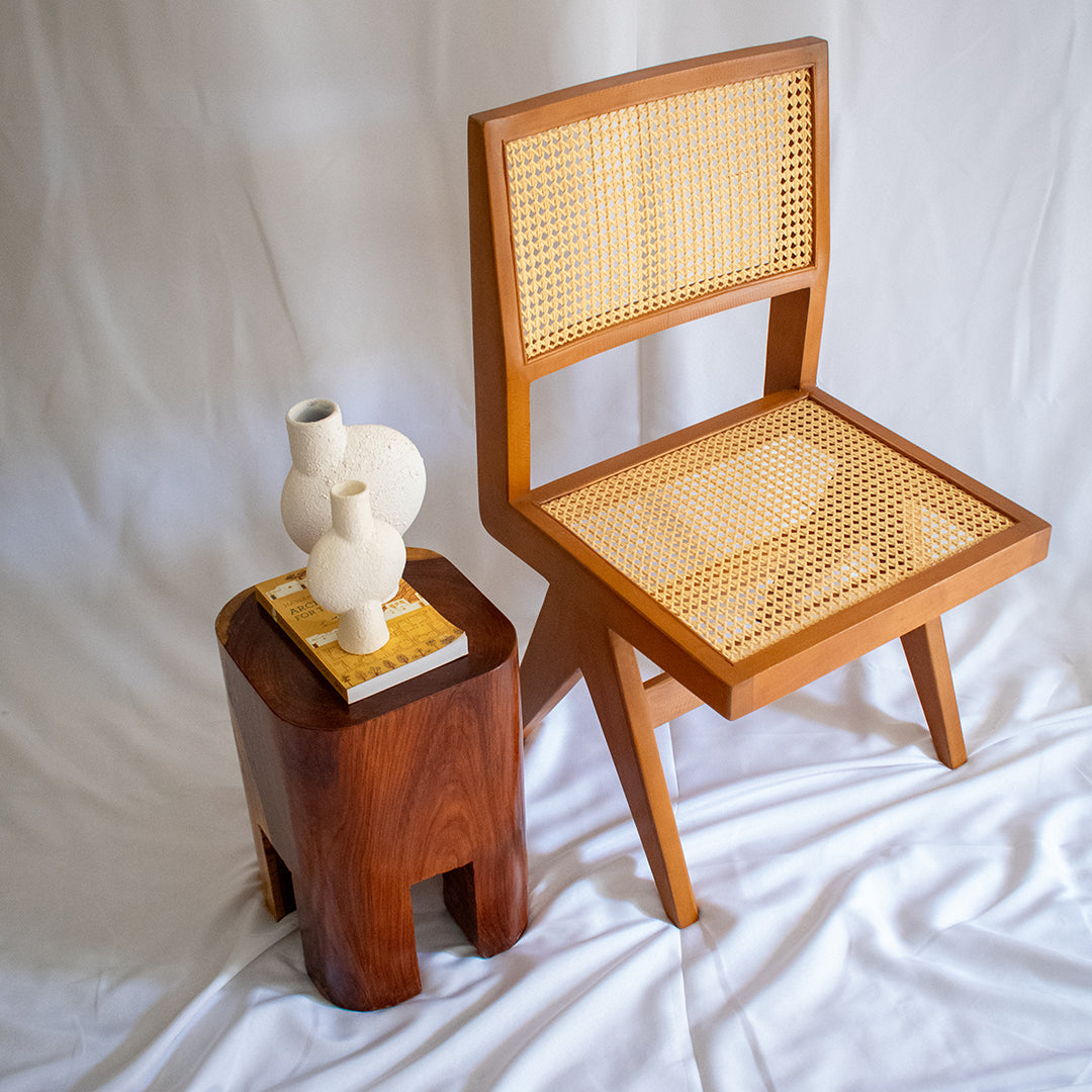 Armless V Chair