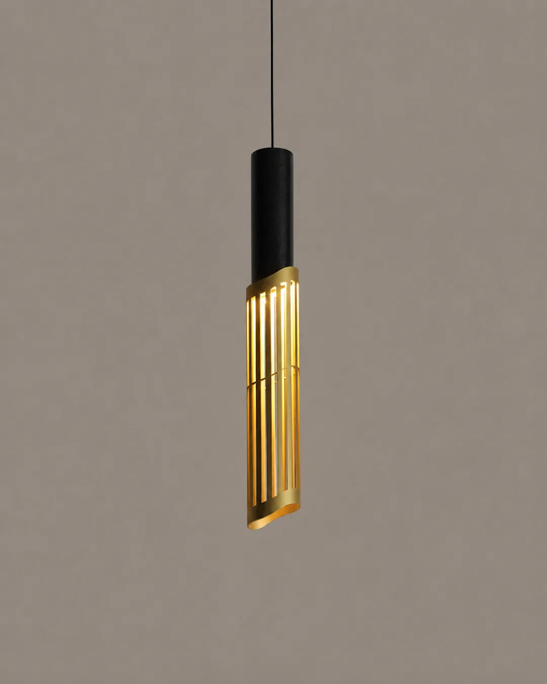 Dew 3 Pendant isolated product view, pendant with the form and rhythm of dew drops (view 3) | دلاية ديو 3، ثلاث قطرات مضيئة