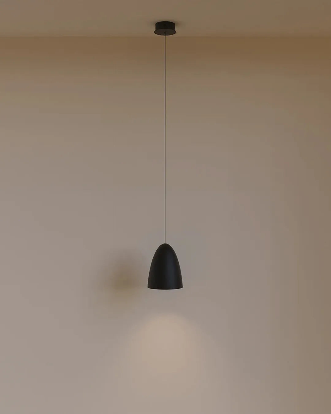 Miko Pendant isolated product view in black, pendant with forms held in apparent balance (view 2) | دلاية ميكو، بتشطيب أسود، تكوين متوازن مضيء