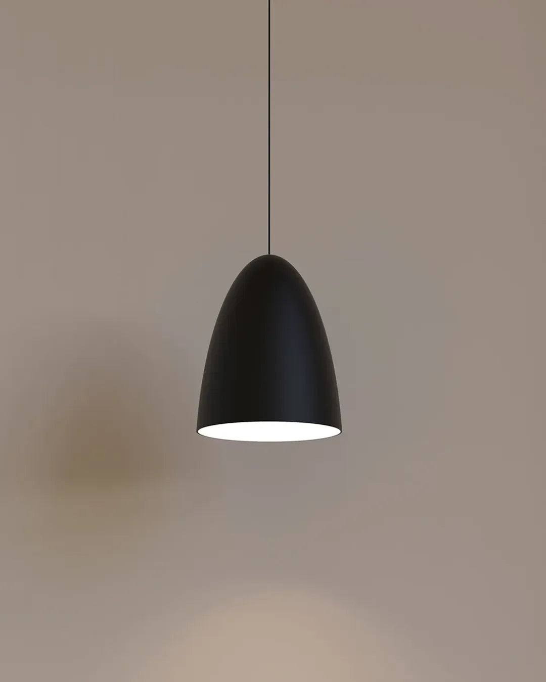 Miko Pendant isolated product view in black, pendant with forms held in apparent balance (view 3) | دلاية ميكو، بتشطيب أسود، تكوين متوازن مضيء