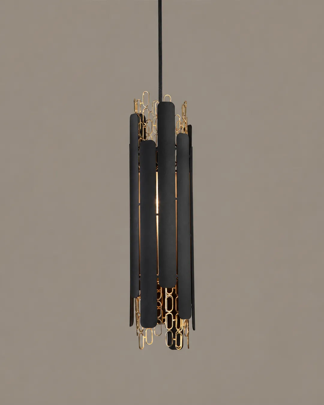 Tempo Chain Pendant isolated product view | دلاية تمبو تشين، حلقات بالأسود والذهبي