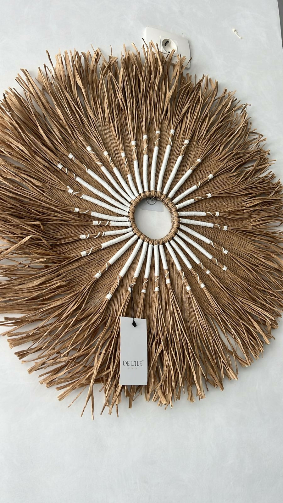 Round Raffia Wall Decor (White)