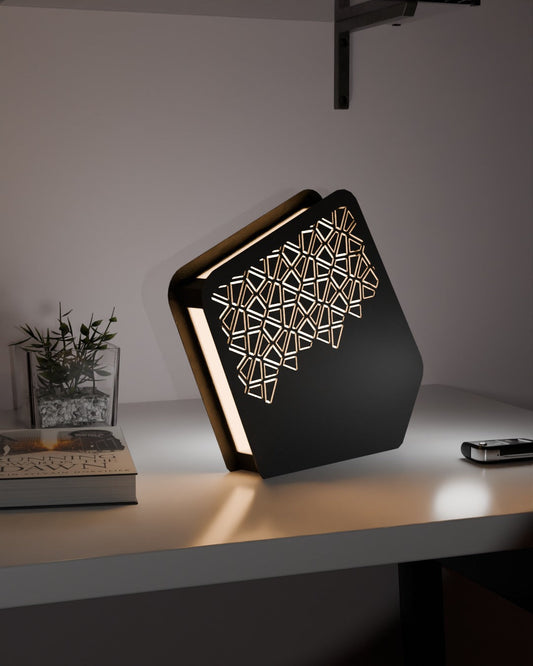 Slant table lamp with bold asymmetrical tilted geometric design for modern ambient lighting مصباح طاولة سلانٹ بتصميم هندسي مائل غير متماثل لإضاءة محيطية عصرية
