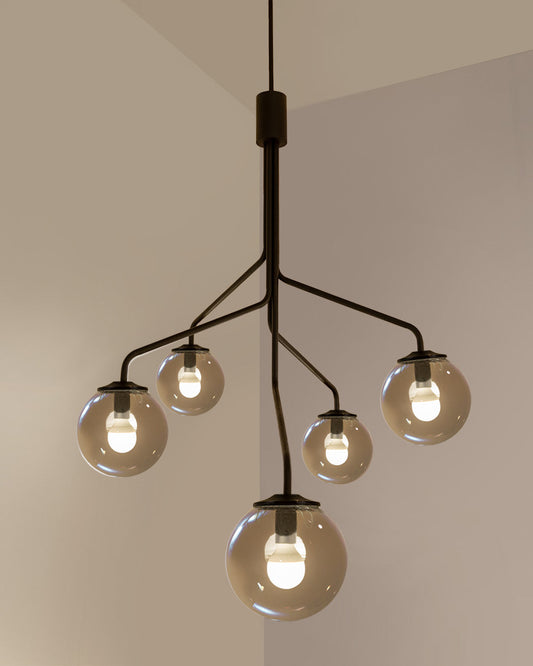Lumo chandelier with moonlight inspired soft ambient glow and balanced modern form ثريا لومو بتوهج محيطي ناعم مستوحى من ضوء القمر وتصميم عصري متوازن