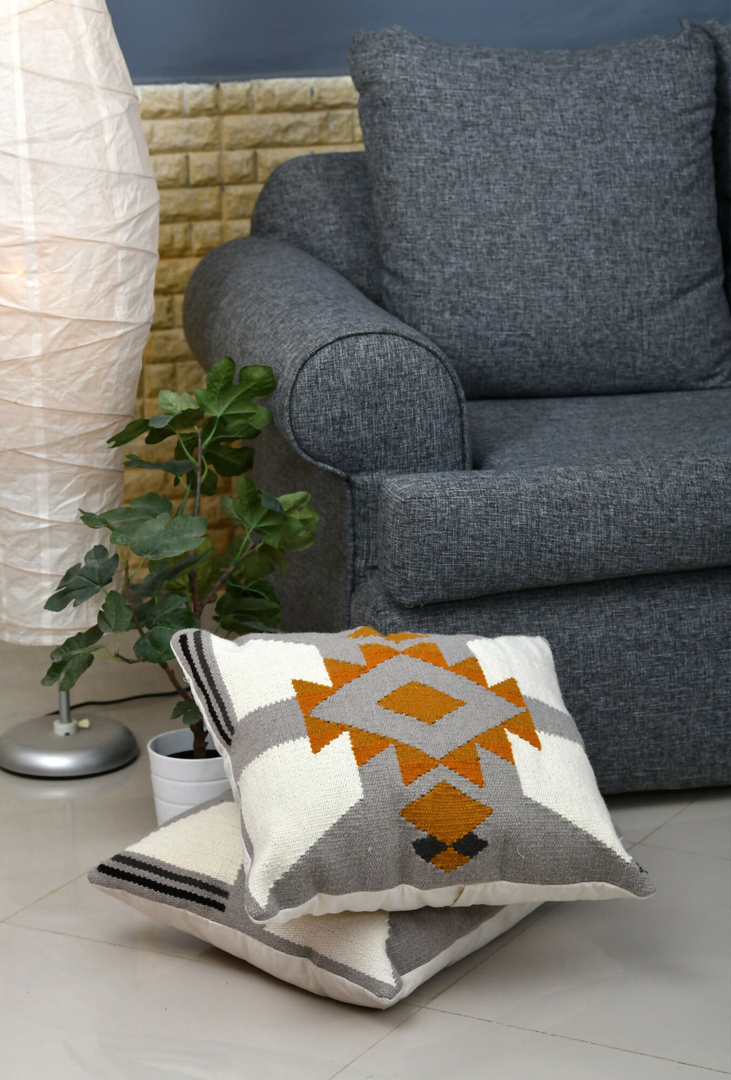 ShiningSunWoolKilimCushion2