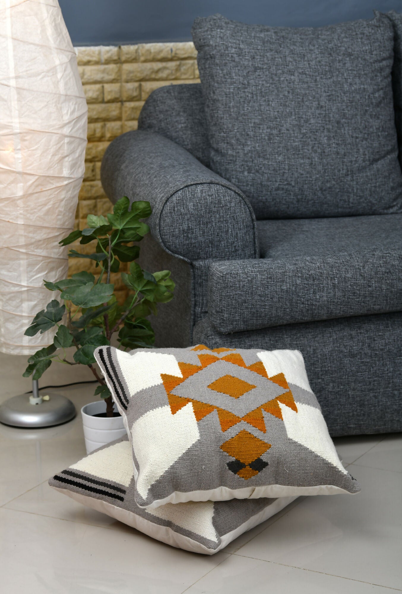 ShiningSunWoolKilimCushion2