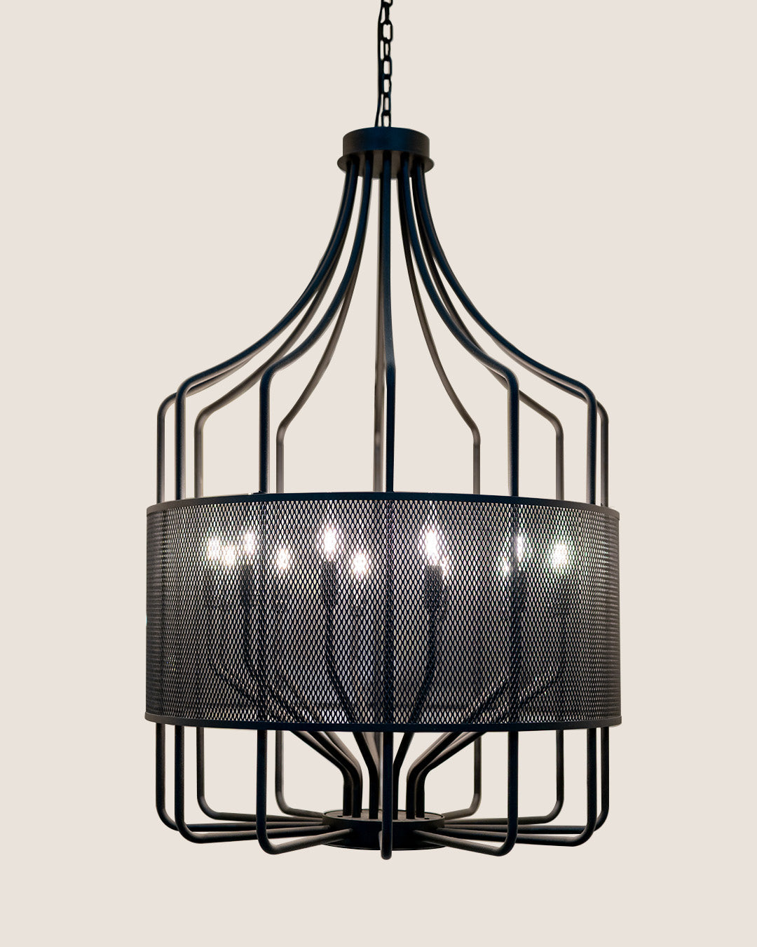 Majestic chandelier with layered sculptural shades and warm ambient glow ثريا ماجيستيك بظلال نحتية متعددة الطبقات وتوهج محيطي دافئ