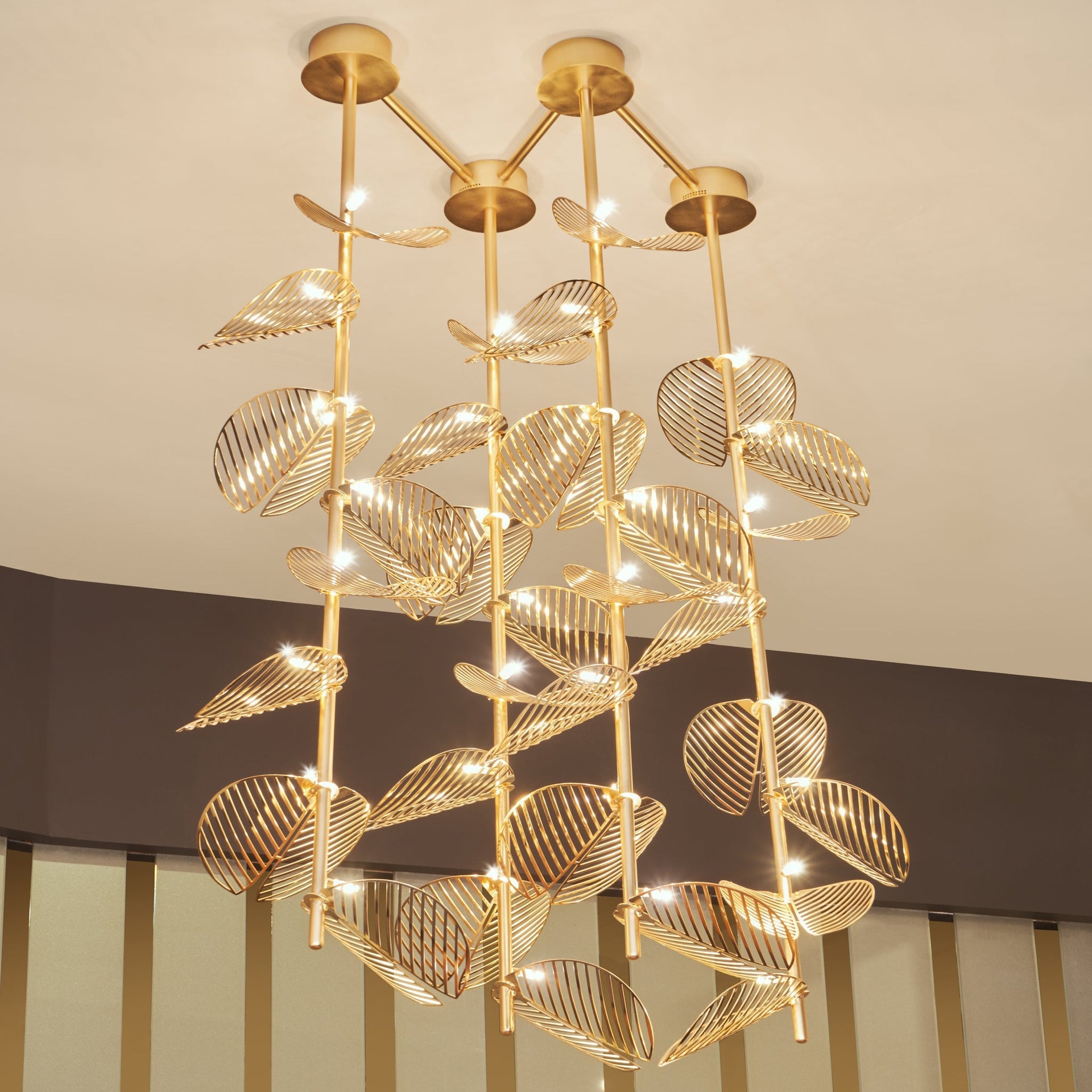 Serenity pendant chandelier with leaf inspired design casting soft light / إضاءة معلقة بتصميم أوراق مستوحى من الطبيعة تبعث إضاءة هادئة وأنيقة