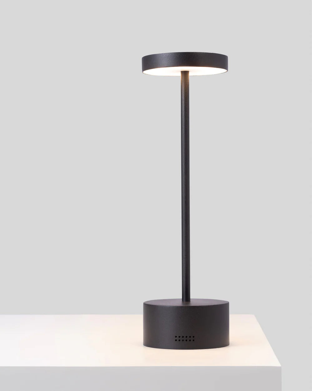 Slender Wireless Table Lamp