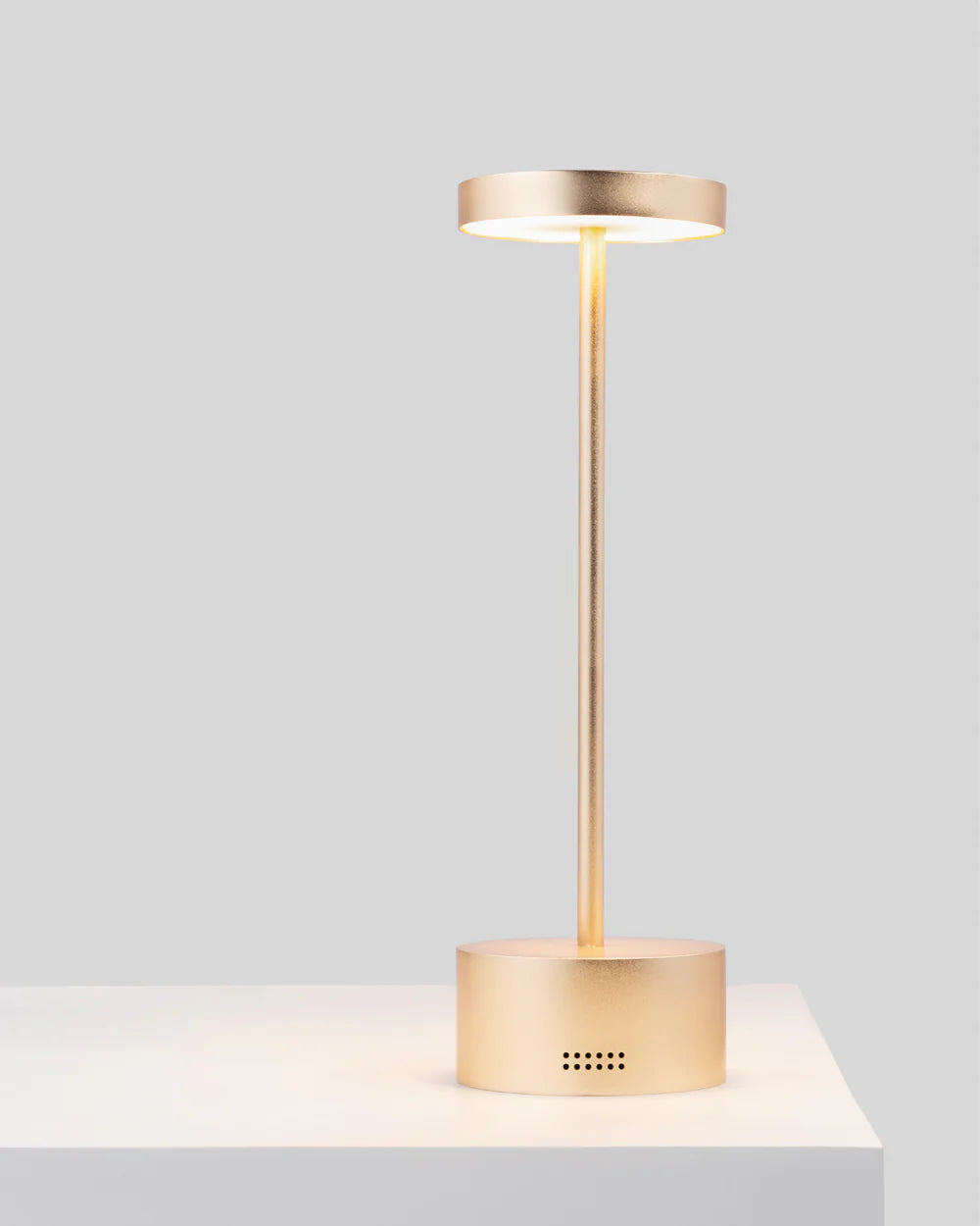 Slender Wireless Table Lamp