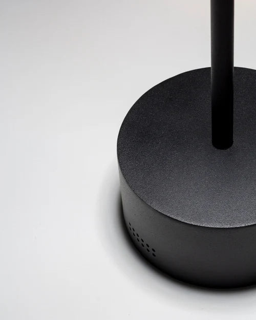 Slender Wireless Table Lamp