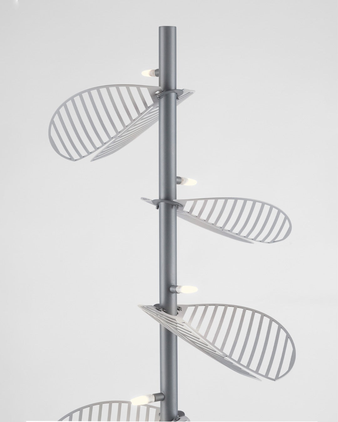 Serenity floor lamp with leaf inspired sculptural design casting warm ambient light / مصباح أرضي بتصميم مستوحى من الأوراق الطبيعية يوفّر إضاءة دافئة وهادئة