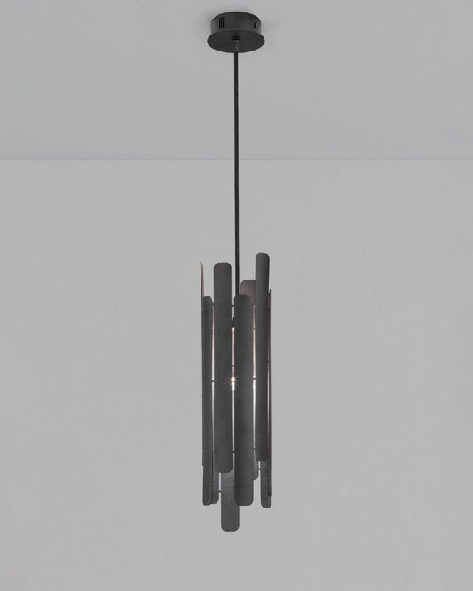 Tempo pendant lamp with vertical sculptural form providing warm ambient light / مصباح معلق تيمبو بتصميم نحتي عمودي يوفّر إضاءة محيطية دافئة