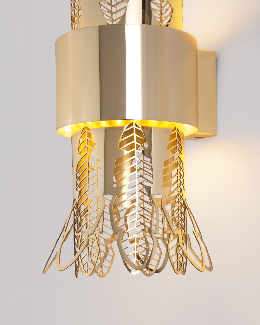 Leaf wall lamp with ancient Egyptian inspired sculptural design casting soft light / مصباح حائط بتصميم مستوحى من الأعمدة المصرية القديمة يبعث إضاءة ناعمة
