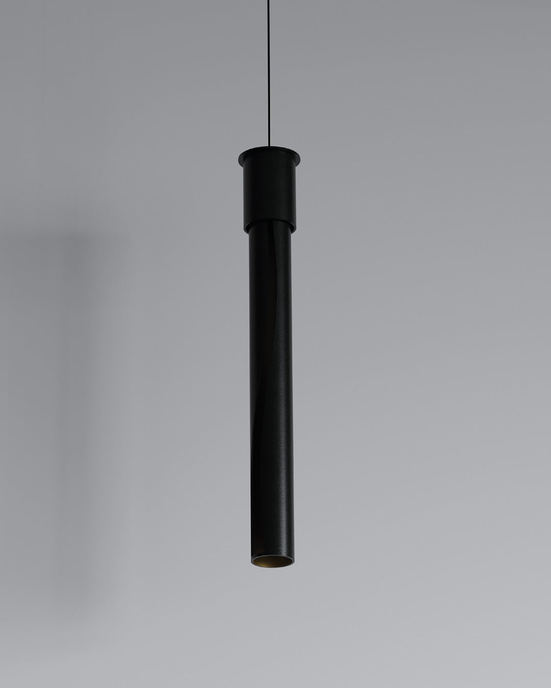 Dew 2 pendant with suspended dewdrop inspired glass delivering soft ambient light – مصباح ديو 2 المعلق بزجاج مستوحى من قطرات الندى مع إضاءة محيطية ناعمة
