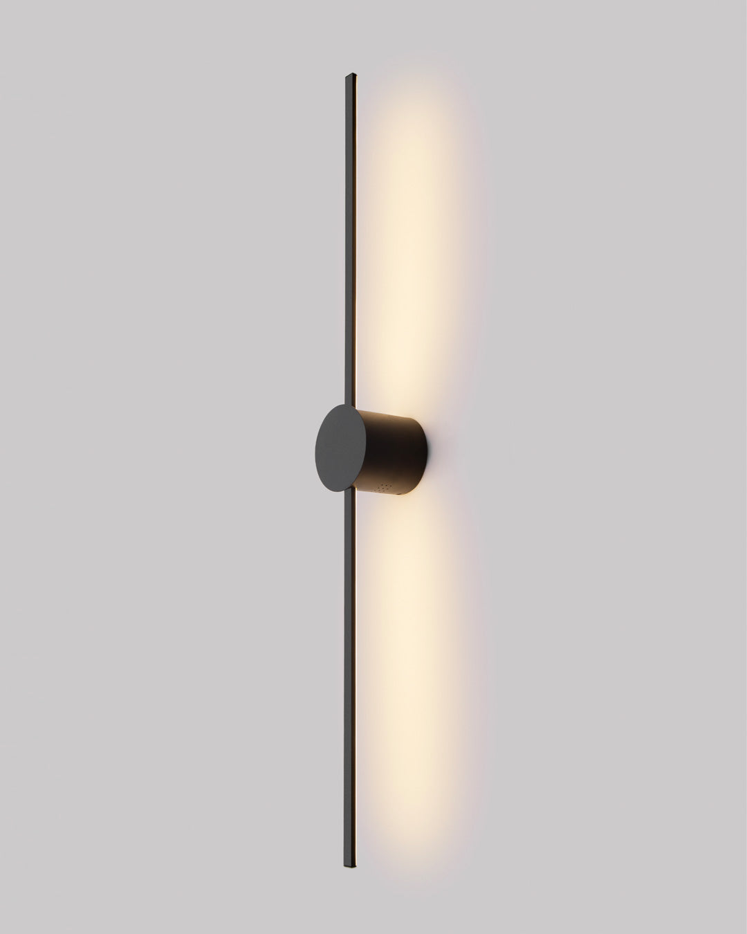 Double lines black circle wall lamp with vertical indirect lighting – مصباح حائط دائري أسود بخطين وإضاءة غير مباشرة بتصميم رأسي