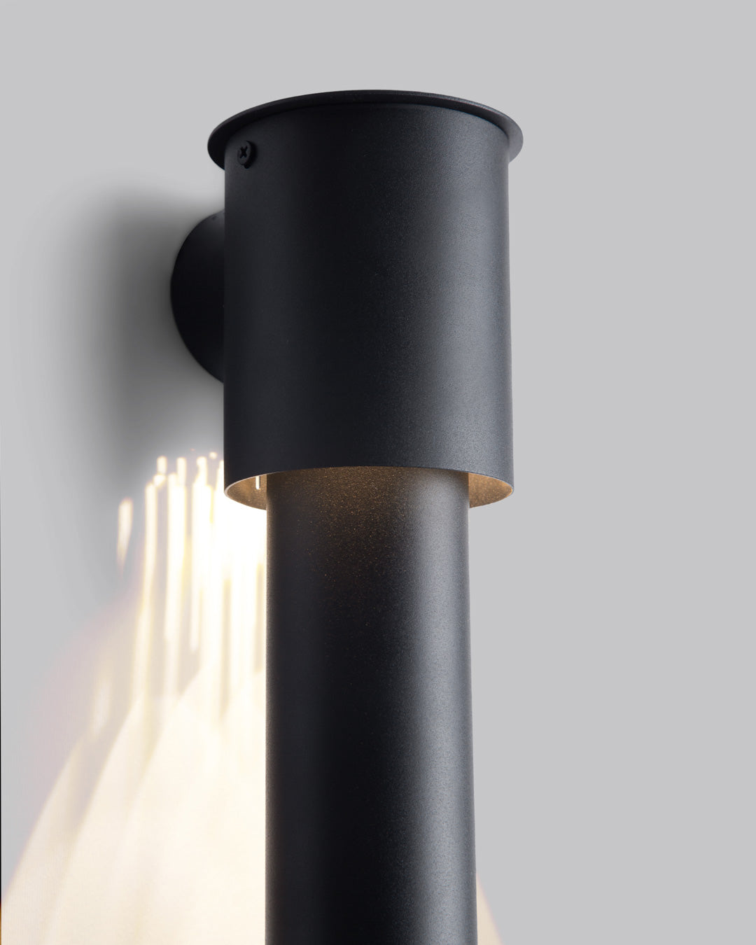 Dew inspired wall lamp with soft glowing glass form on a modern wall / مصباح حائط بتصميم مستوحى من قطرات الندى يبعث إضاءة ناعمة على الجدار