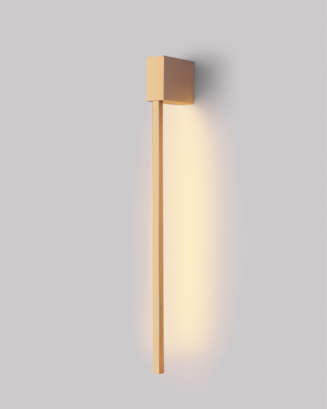 Slim gold square wall lamp with vertical line and soft indirect lighting – مصباح حائط مربع ذهبي نحيف بتصميم رأسي وإضاءة غير مباشرة